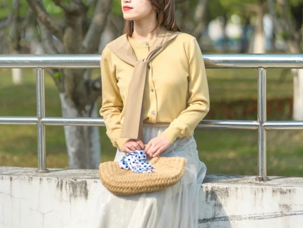 可爱女生，倾心笑容，如春花