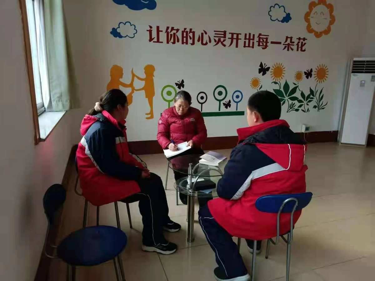 姐姐帮助小乞丐_姐姐帮助了我作文400字_帮助小姐姐