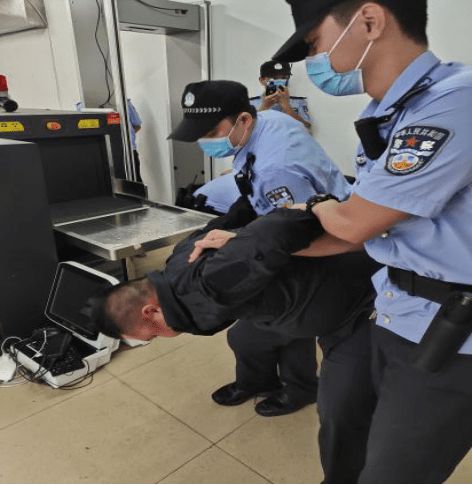 手机游戏警察_手机游戏袭警怎么解除_袭警游戏手机