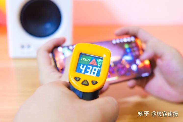 打游戏冷静_玩游戏最冷静的手机是什么_冷静玩手机游戏是什么意思